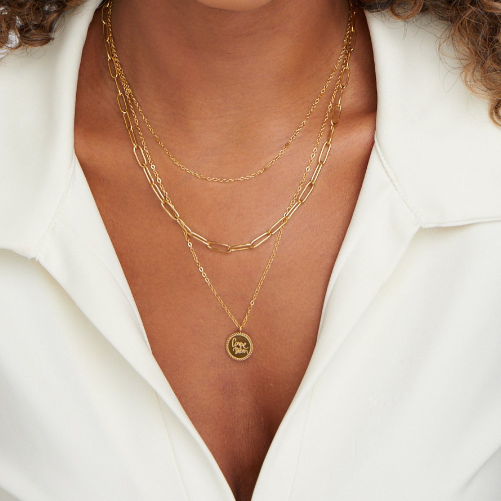 Collar estratificado con moneda