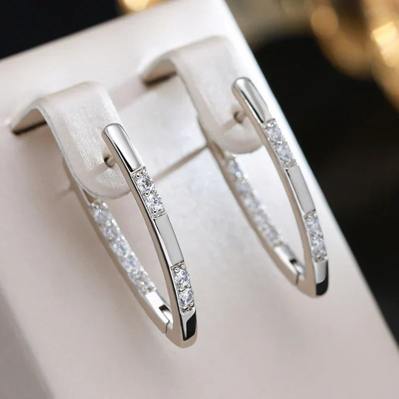 Pendientes elegantes de circonita en oro
