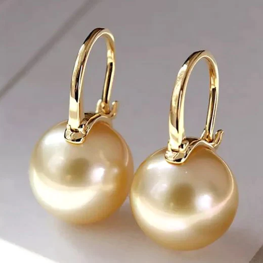 Pendientes elegantes de perlas doradas