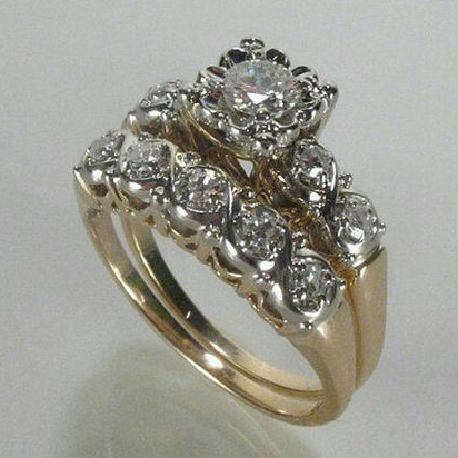 Anillo vintage dorado brillante