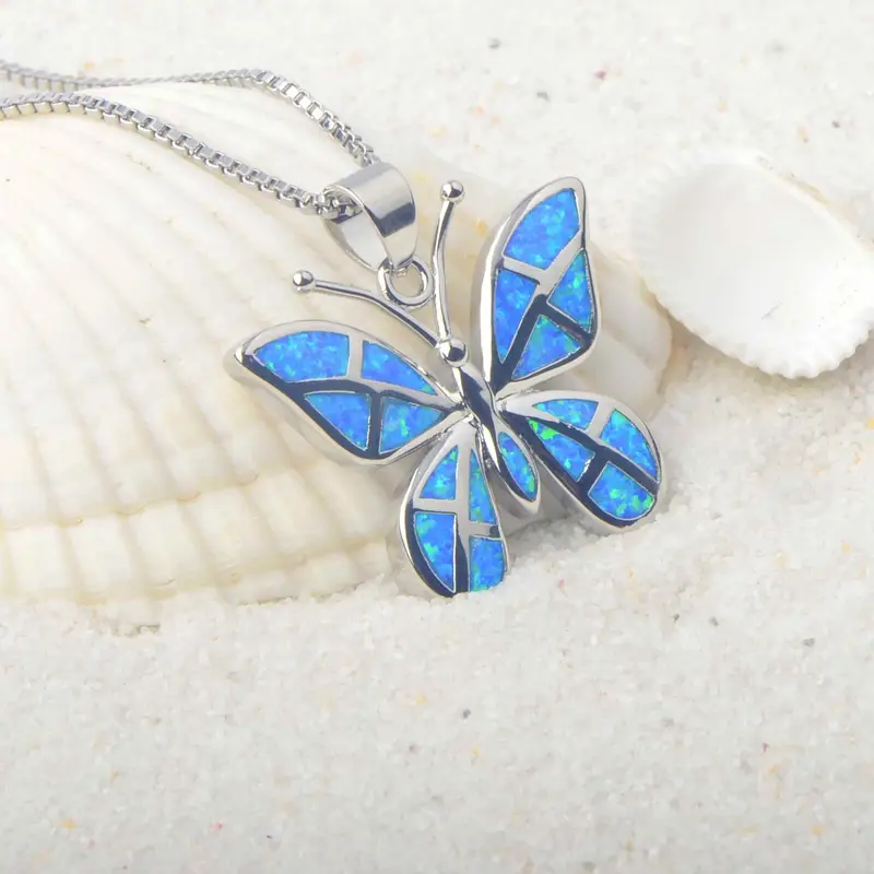 Collar de mariposa de ópalo
