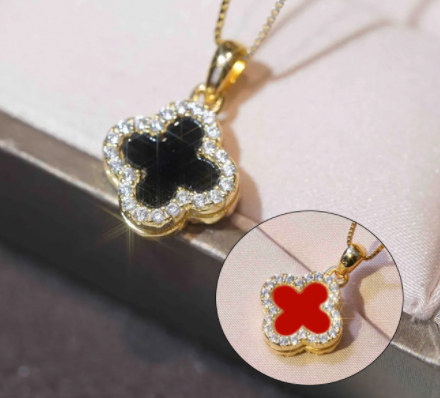 Collar de trébol de cuatro hojas incrustado chapado en oro