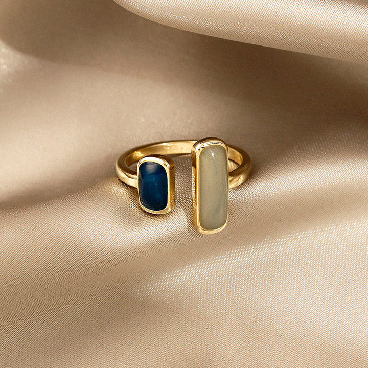 Anillo Vintage dorado con Ópalo Azul