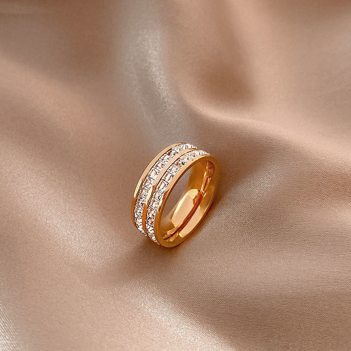 Anillo Vintage dorado con Circonitas