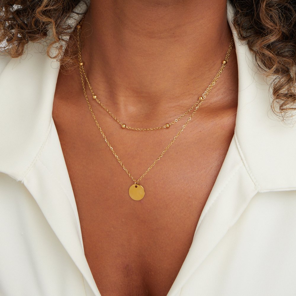 Collar de placas superpuestas