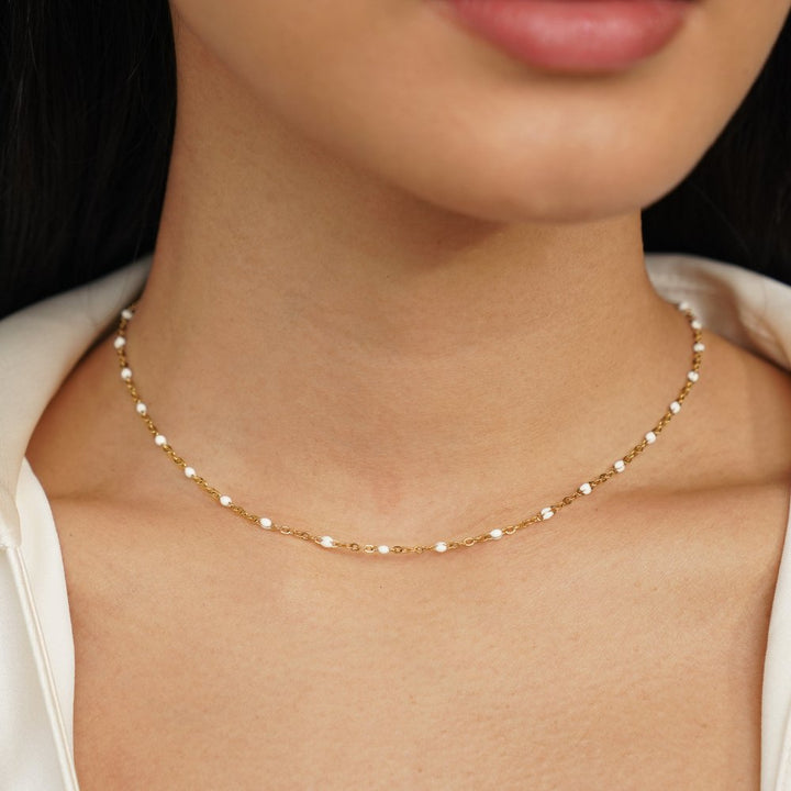 Collar de perlas blancas clásico