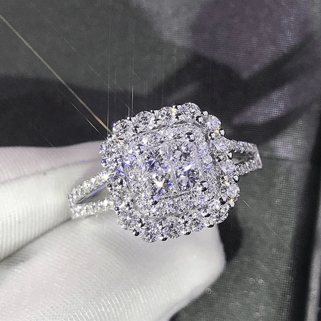 Anillo Gabrielle de cojín cuadrado