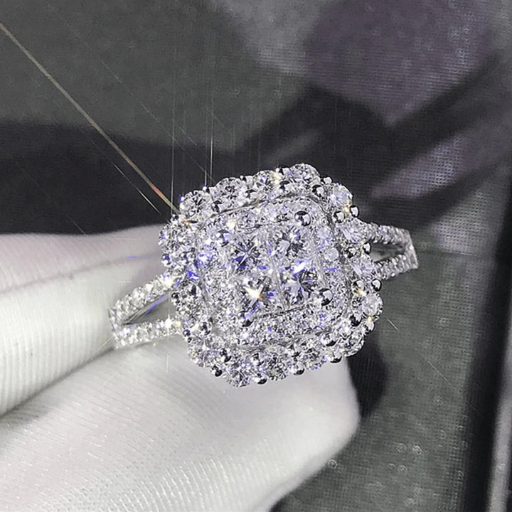 Anillo Gabrielle de cojín cuadrado