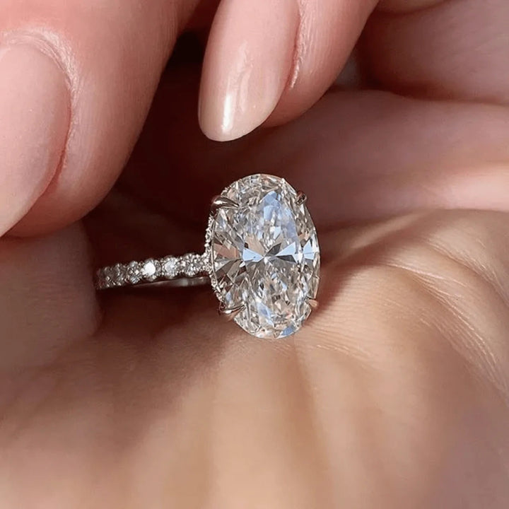 Anillo Ivyial de corte ovalado